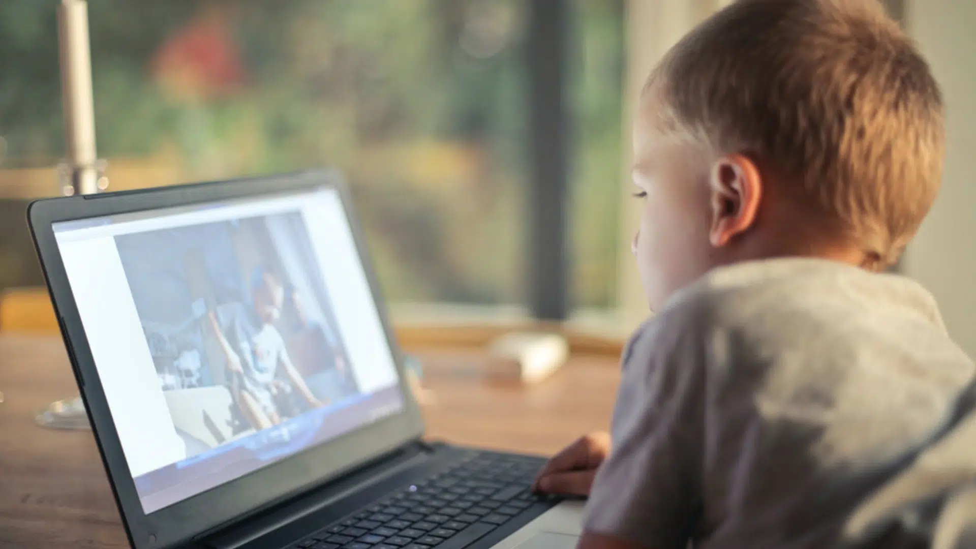 Keeping your child safe on smartphones and social media