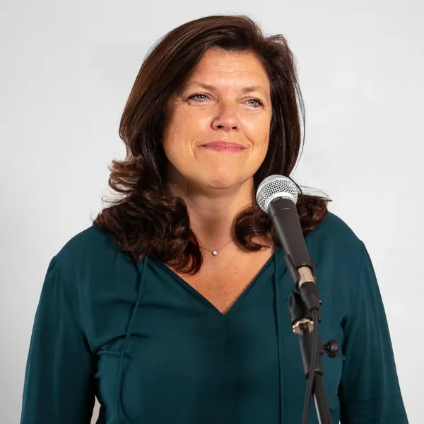 Dr Bettina Hohnen